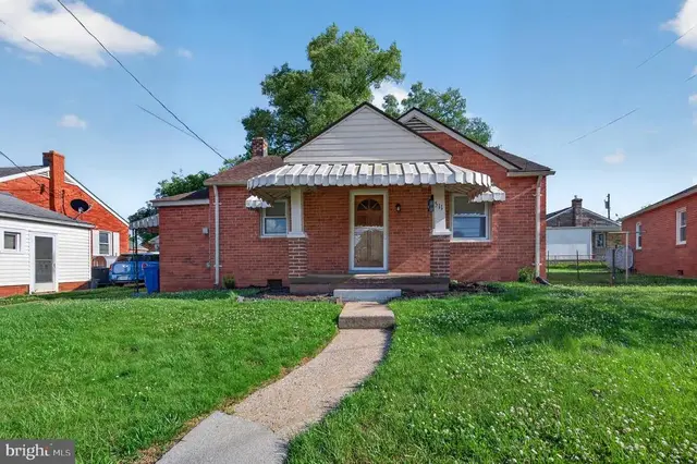 511 E 6th St, Front Royal
