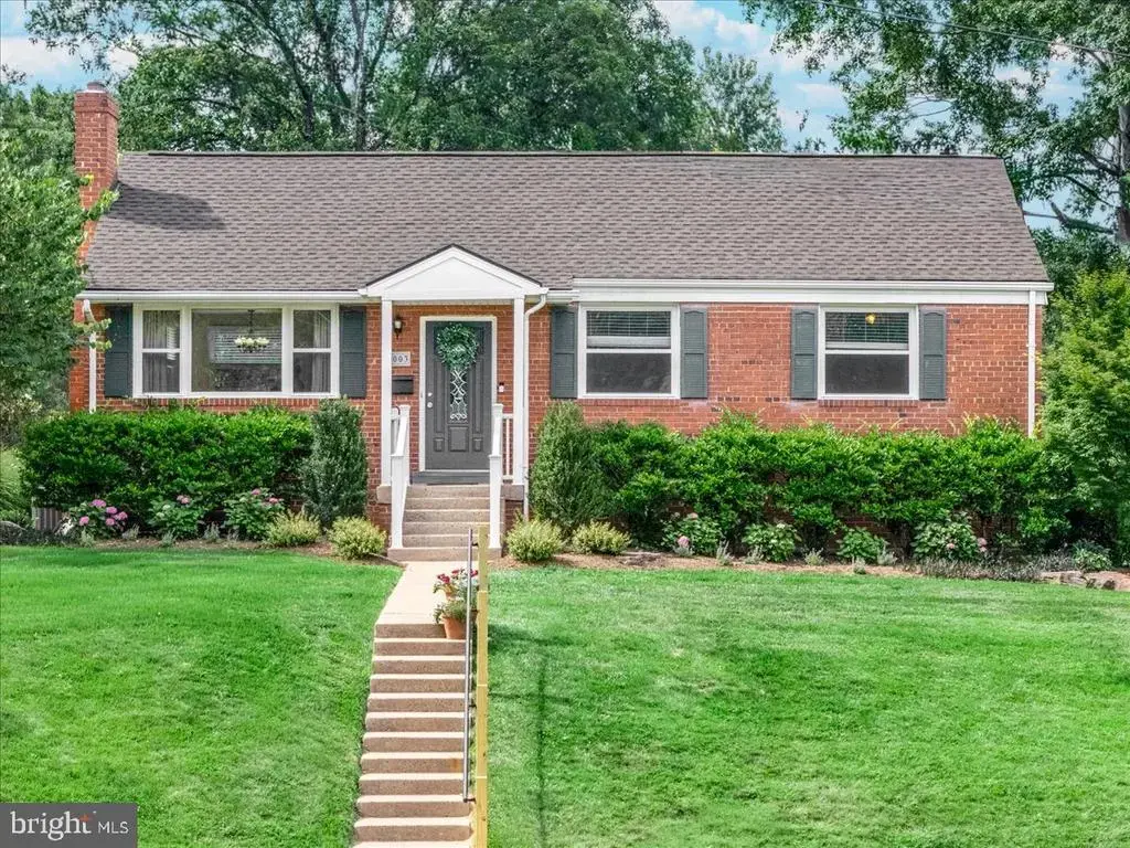 7003 Terrace Ct, ANNANDALE