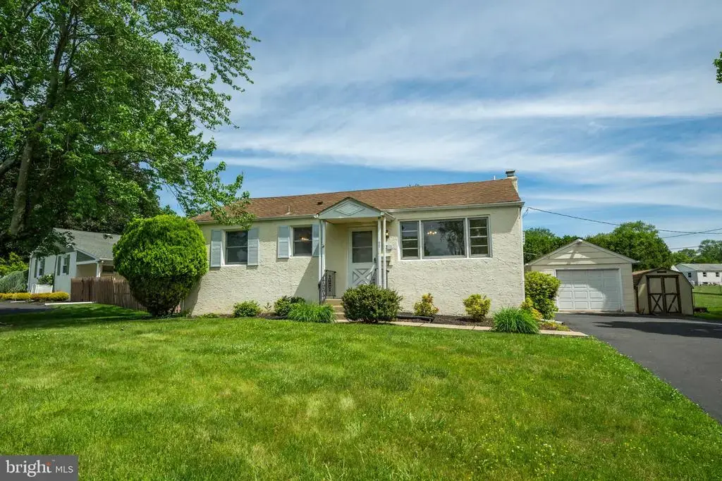 22 Mapleview Dr, FEASTERVILLE TREVOSE
