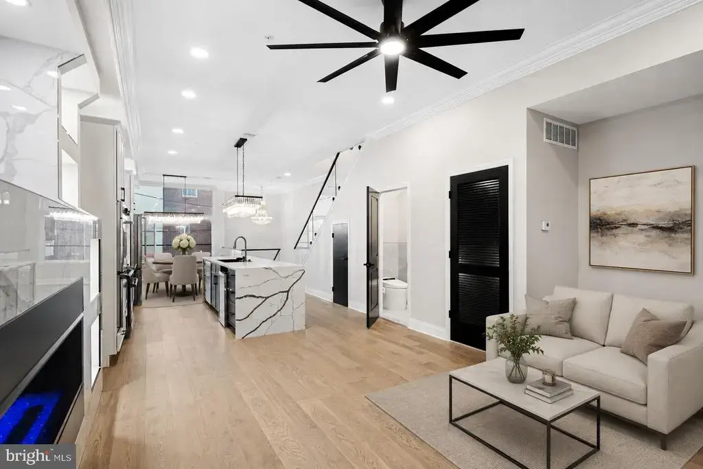 244 Montrose St, PHILADELPHIA