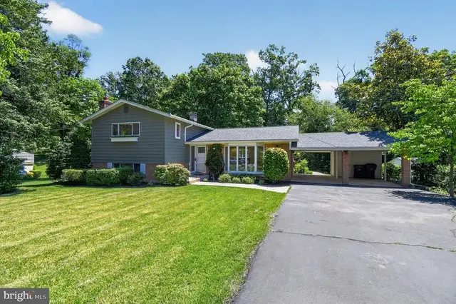 8815 Beauchamp Dr, Alexandria
