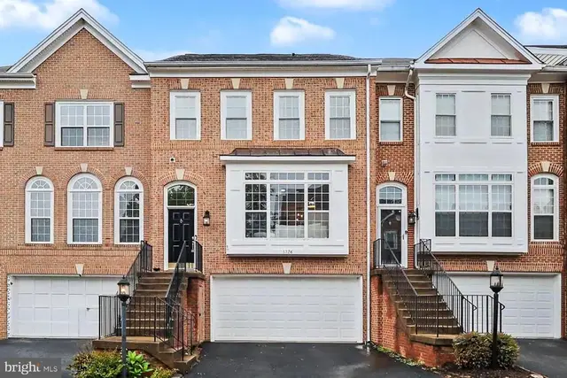 5728 Governors Pond Cir, Alexandria
