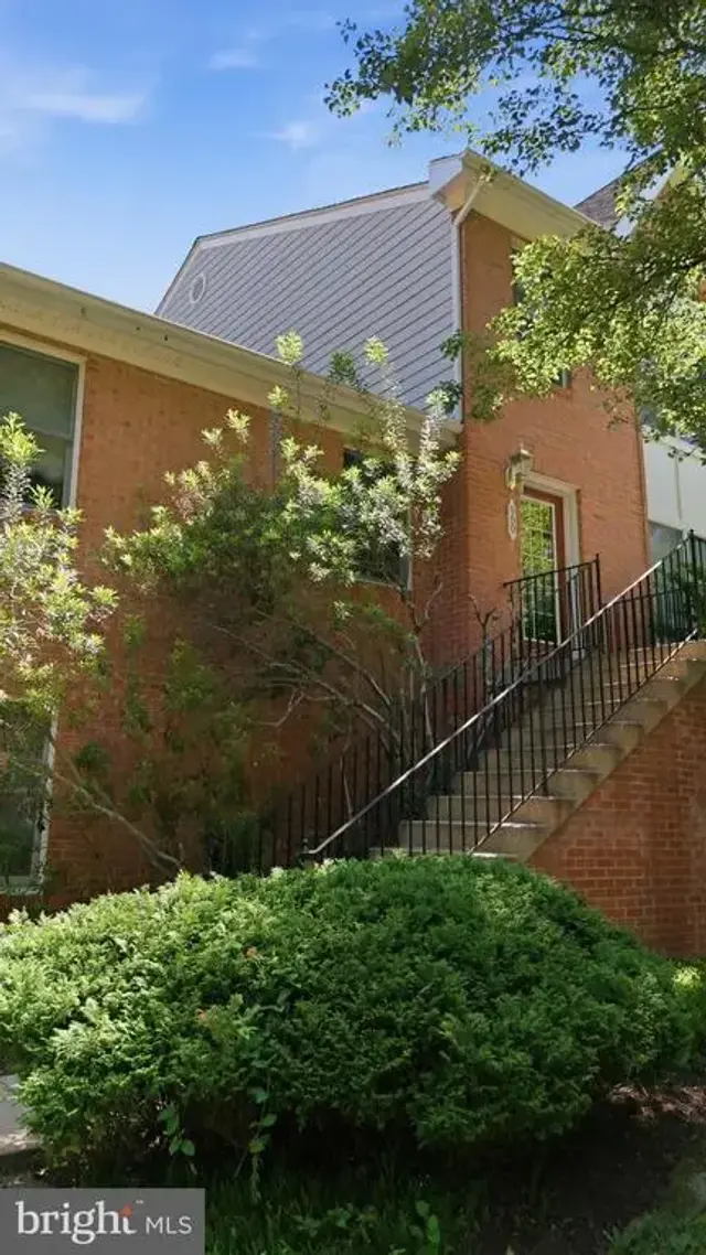 900 Hickory Cir, La Plata