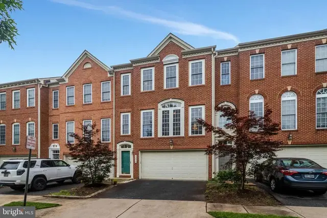 4694 Helen Winter Ter, Alexandria