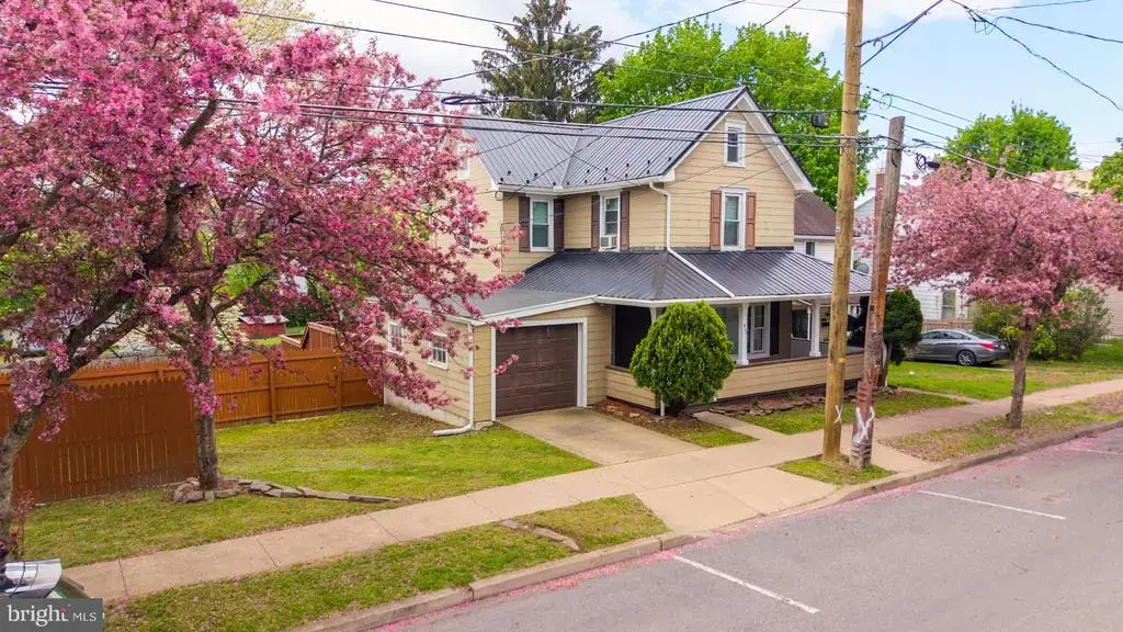 422 E 4th St, BLOOMSBURG