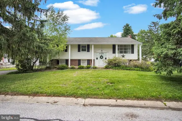 31 Brandywine Dr, Shrewsbury