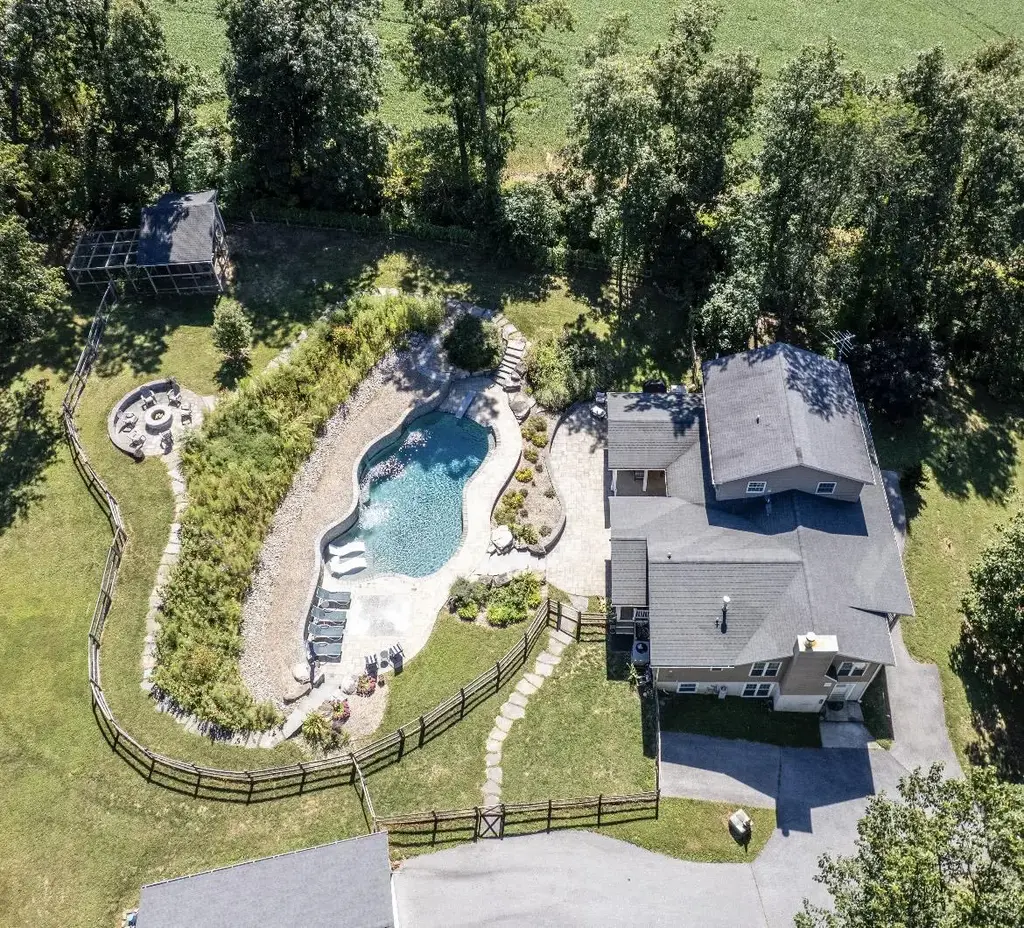 4001 Young Rd, MILLERS