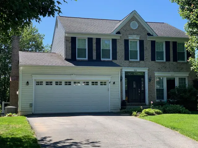 703 Poplar Grove Dr, Mount Airy