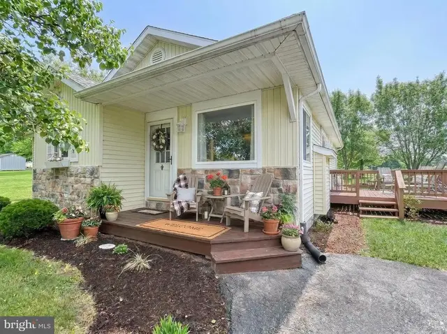 26 Pleasanton Dr, East Berlin