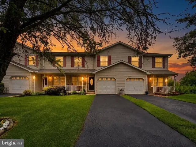 2989 Robin Rd, York