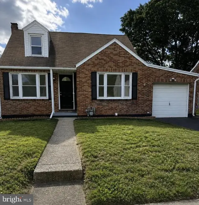 102 N Oxford St, East York