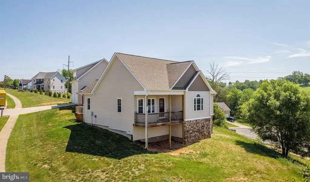 351 Rayann Ln, BROADWAY