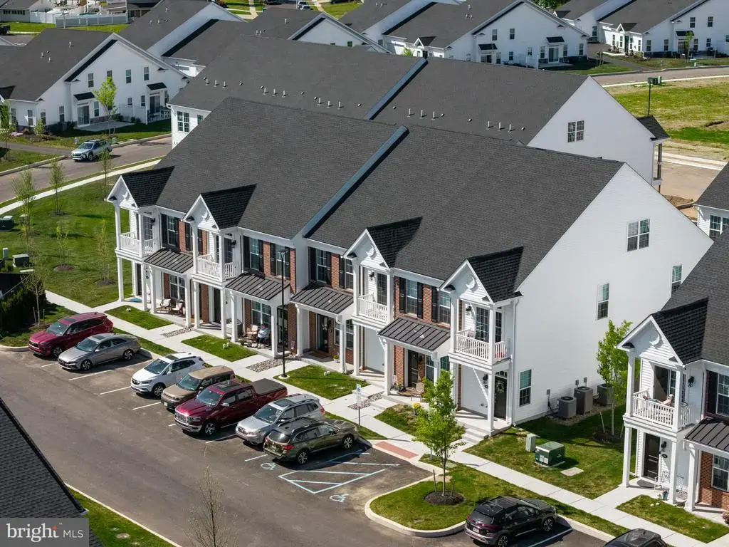 24 Ivy Ln #86, LEVITTOWN