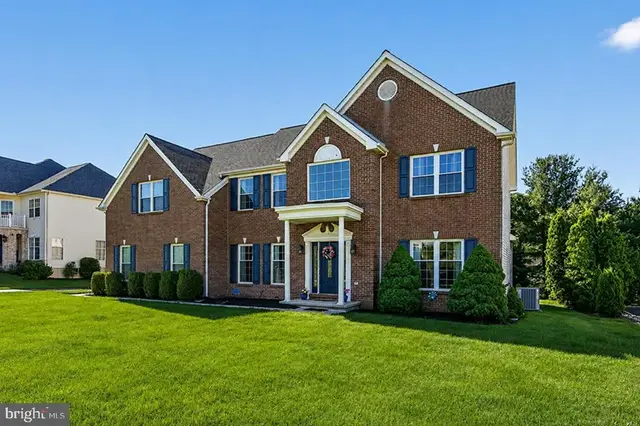 11 Bradley Dr, Wilmington