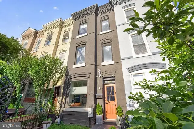 1023 6th St Ne, Washington