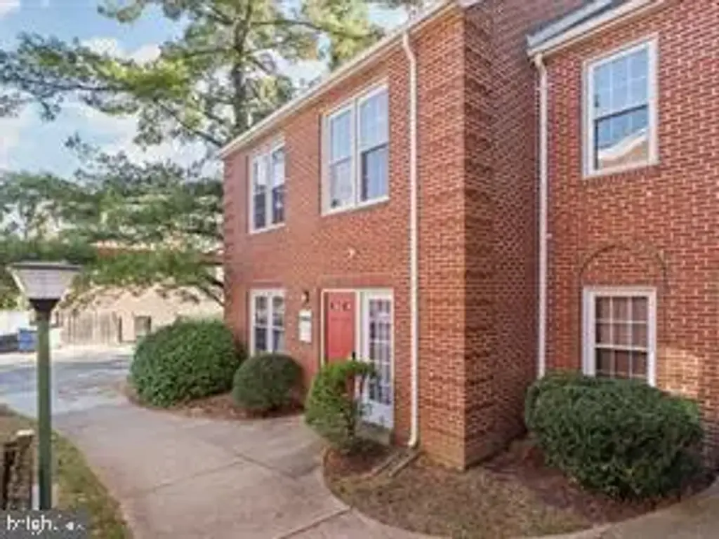 10343 Democracy Ln #b, FAIRFAX
