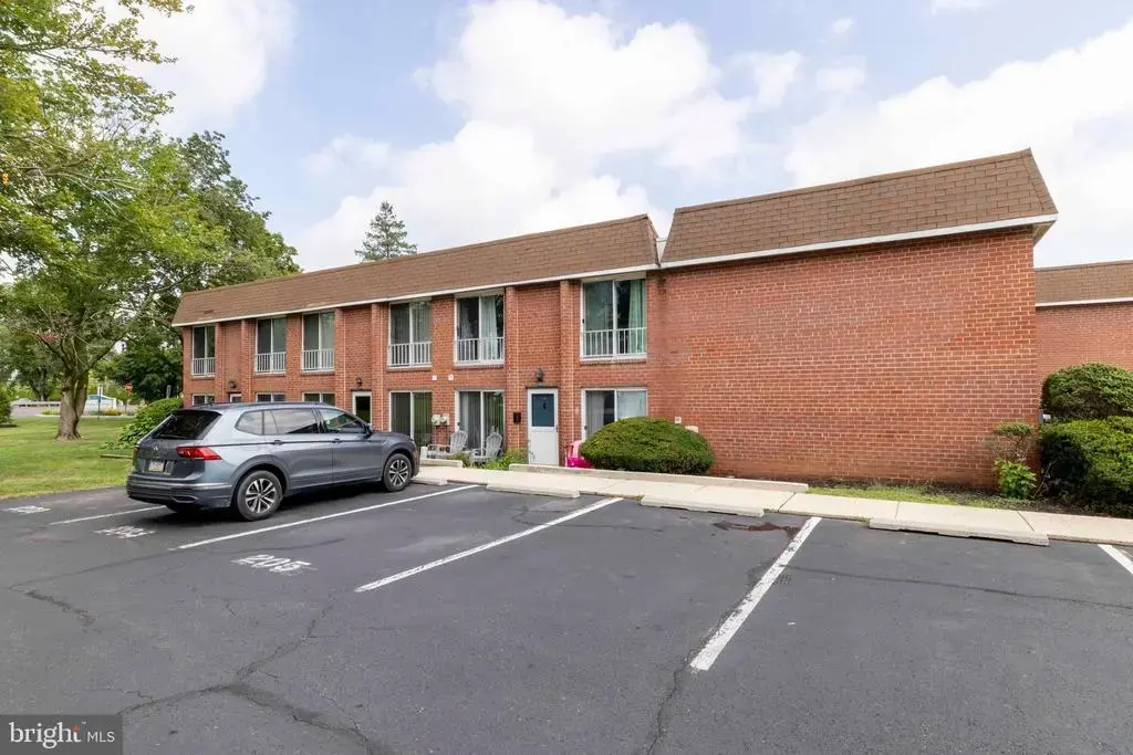 205 Saratoga Ct, WARMINSTER