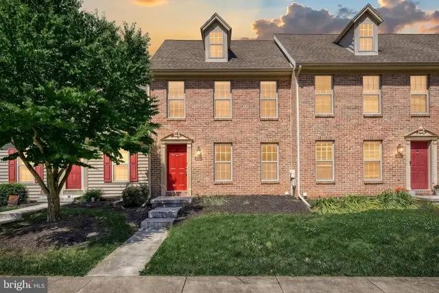 1105 Skyview Dr, York