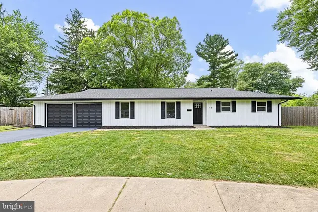 16 Korda Dr, Newark