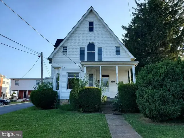 33 E Main St, Middletown