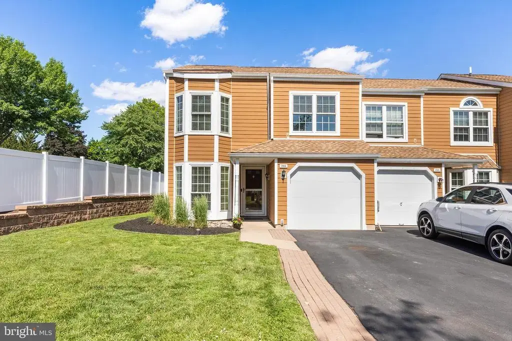 255 Rumford Ct, NEWTOWN