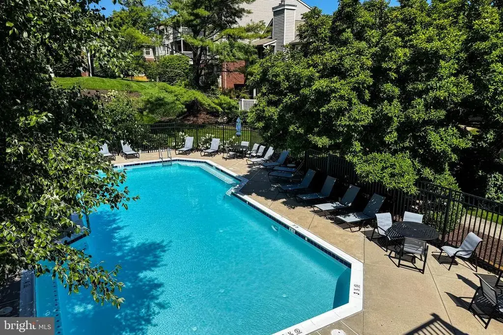 1700-a Ascot Way, RESTON