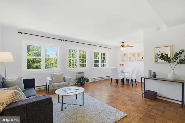 3243 Valley Dr, Alexandria