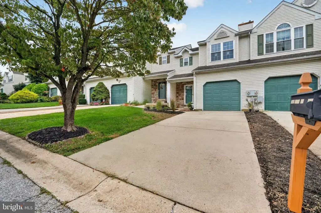 952 Glackens Ln, WILMINGTON