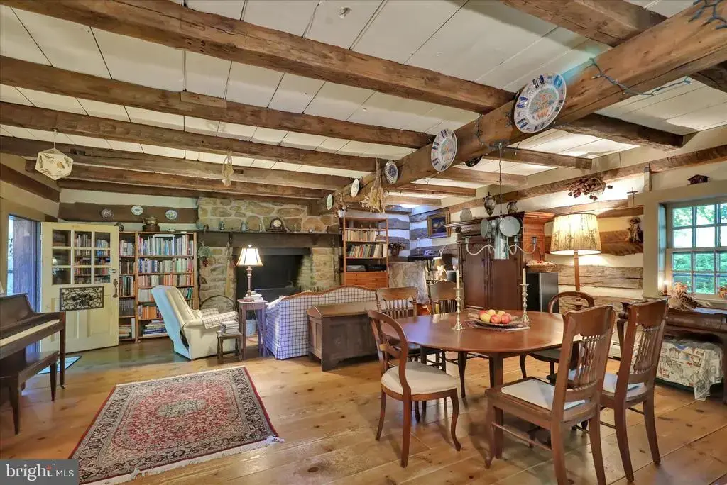 1095 Texter Mountain Rd, ROBESONIA