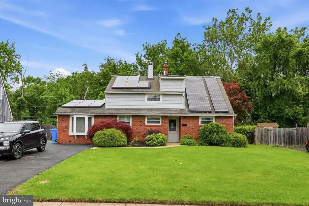 57 Whitewood Dr, LEVITTOWN