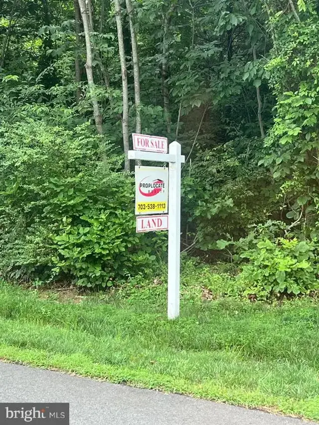 32 Cedar Dr, Sterling