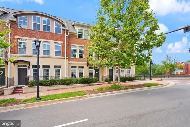 10353 Main St, Fairfax