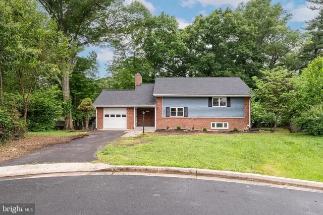 10915 Maple St, Fairfax