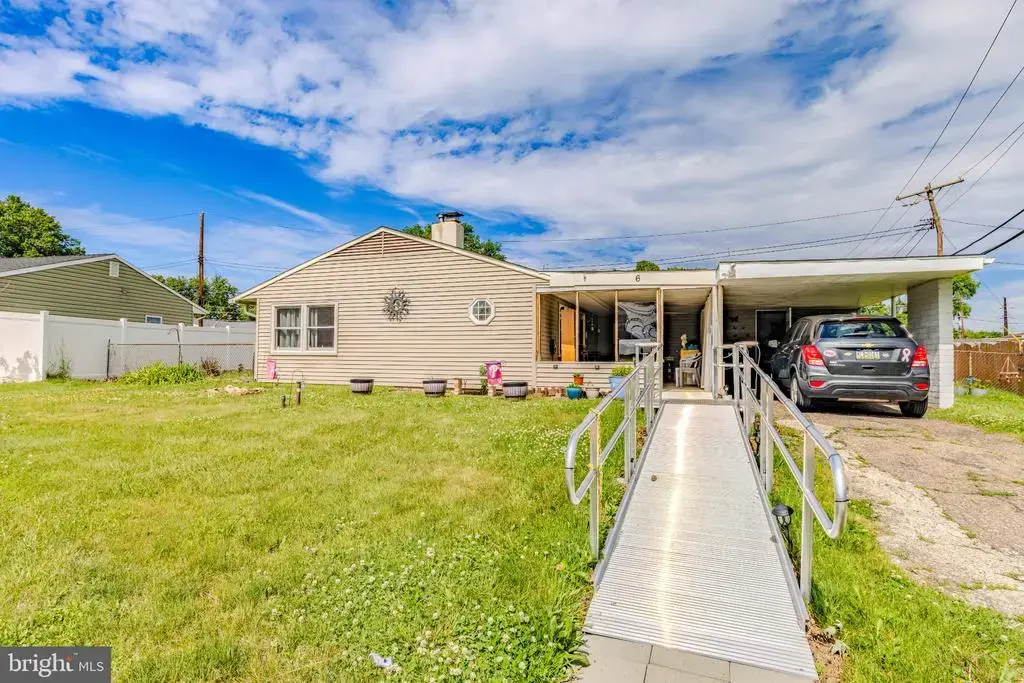 6 Gamewood Rd, LEVITTOWN
