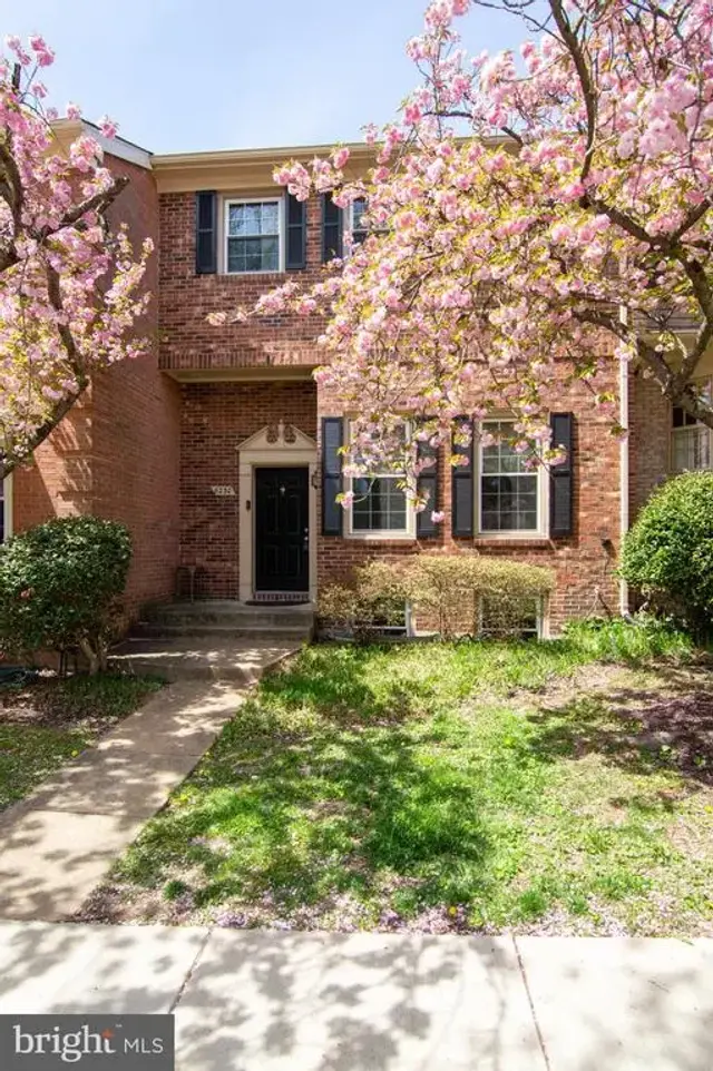 8230 La Faye Ct, Alexandria