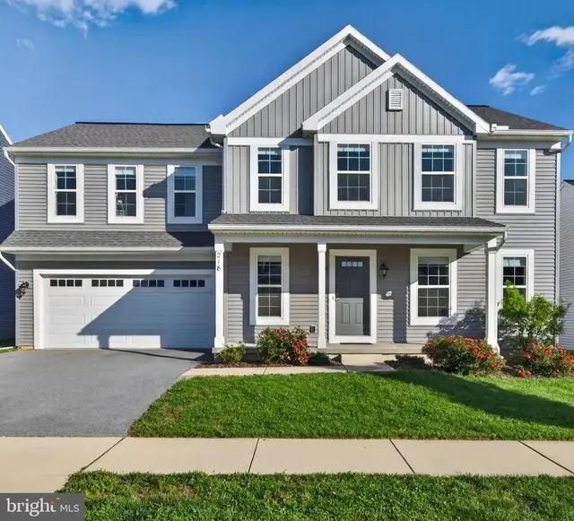 218 Wright Dr, Mechanicsburg