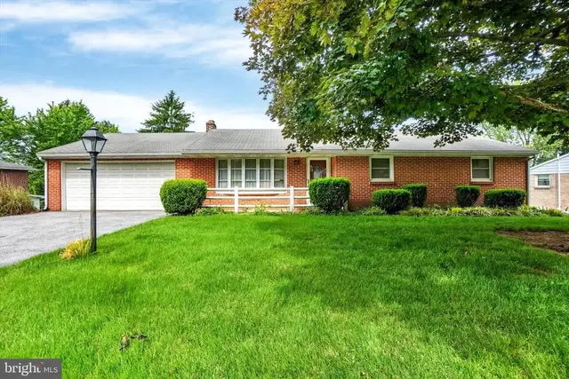 545 Skyview Dr, York