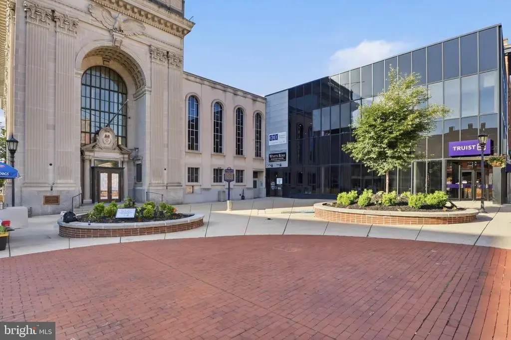 1 E Market St #204, YORK