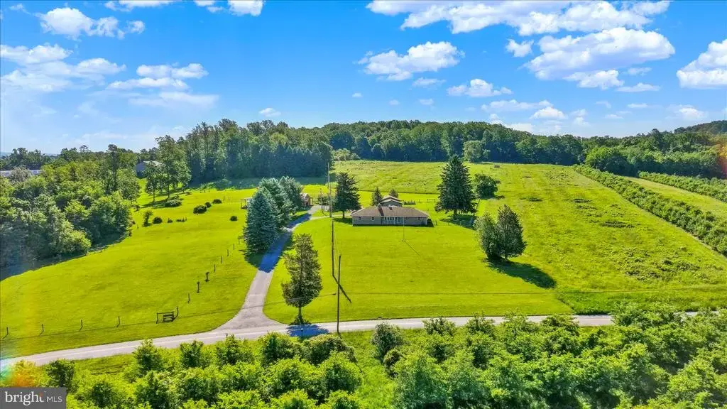 307 Mountain Rd, LEWISBERRY