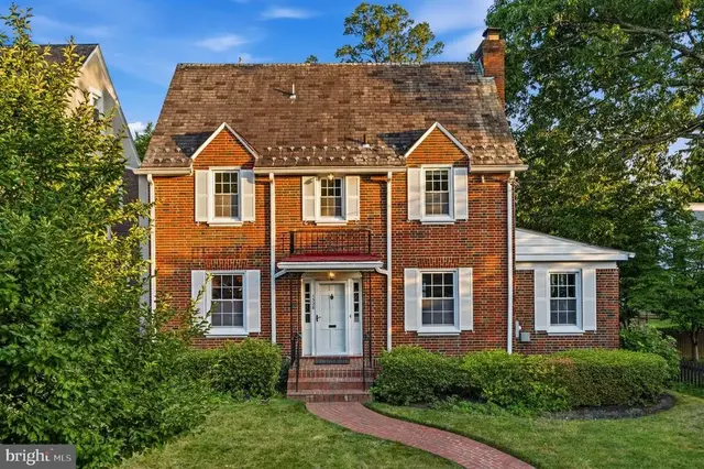 1328 Juniper St Nw, Washington