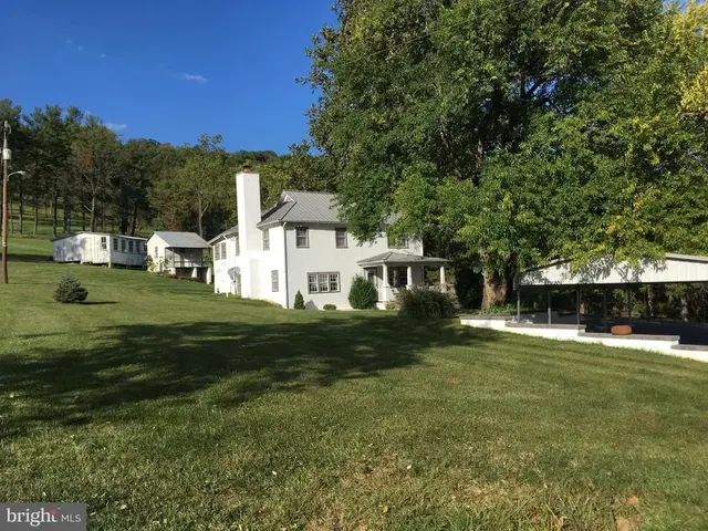 10436 John S Mosby Hwy, Paris