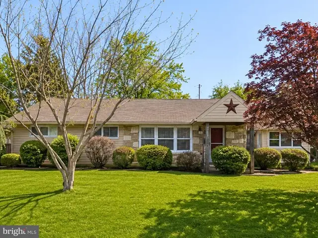 2767 Fernwood Ave, Abington