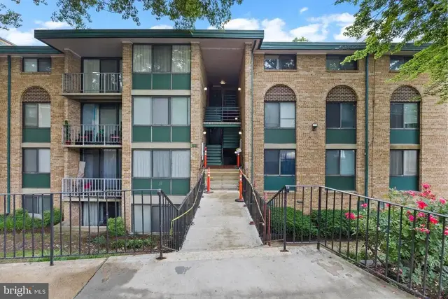 503 N Armistead St #102, Alexandria