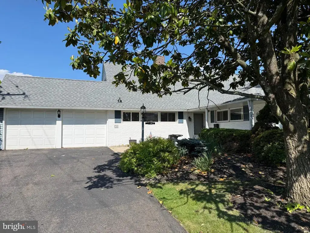 78 Red Berry Rd, LEVITTOWN