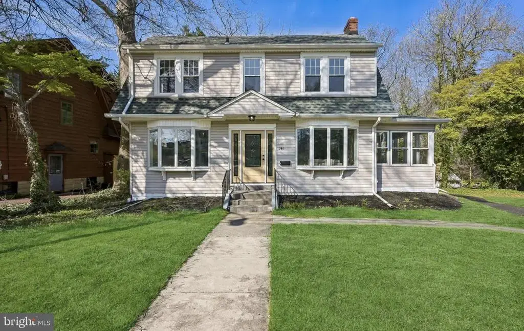 246 Briar Hill Ln, WOODBURY