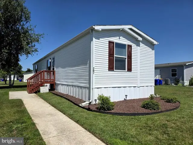 207 Humpsman Dr #181, Dover