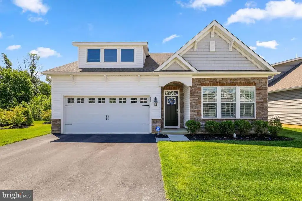 210 Congressional Ct, MOORESTOWN