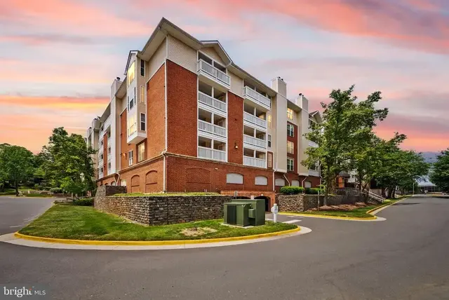 1504 Lincoln Way #323, Mclean