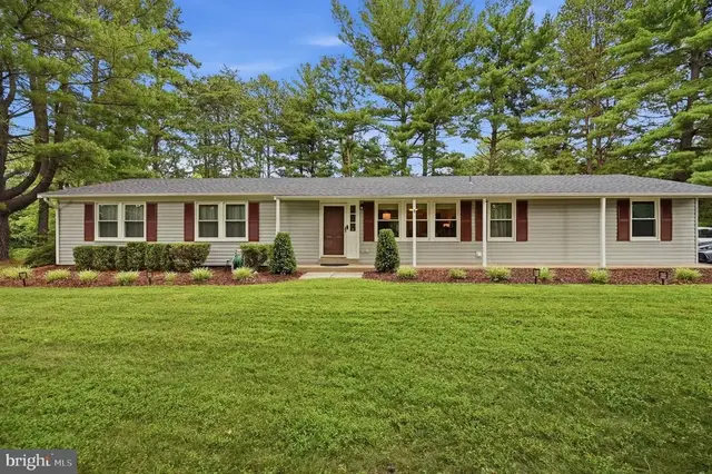 10818 Oldfield Dr, Reston