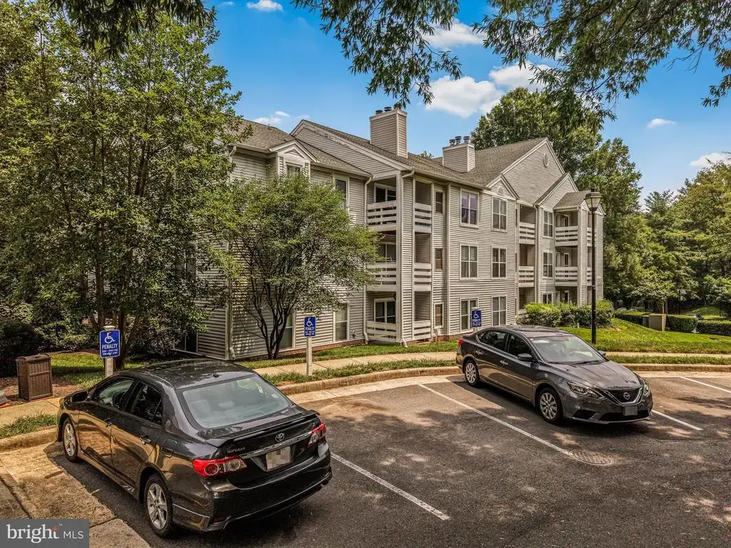 10300 Appalachian Cir #7-106, OAKTON